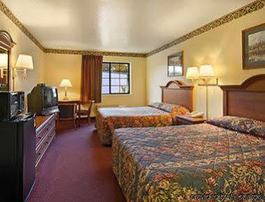 Super 8 By Wyndham Claremore Ok Экстерьер фото